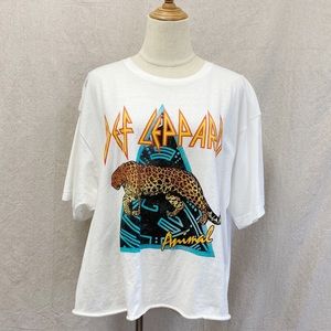 Def Leppard white rolled hem semi cropped cotton cheetah band tee Size XL